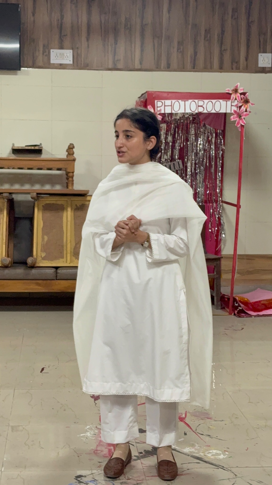Hania speaking with students